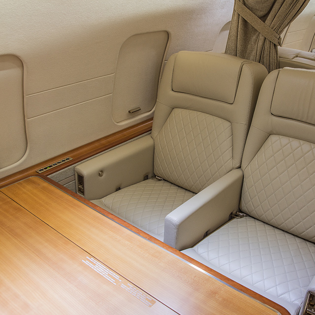 Интерьер частного воздушного судна «Bombardier Challenger 604».