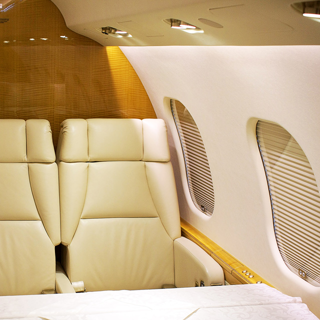 Интерьер частного воздушного судна «Bombardier Global Express XRS».